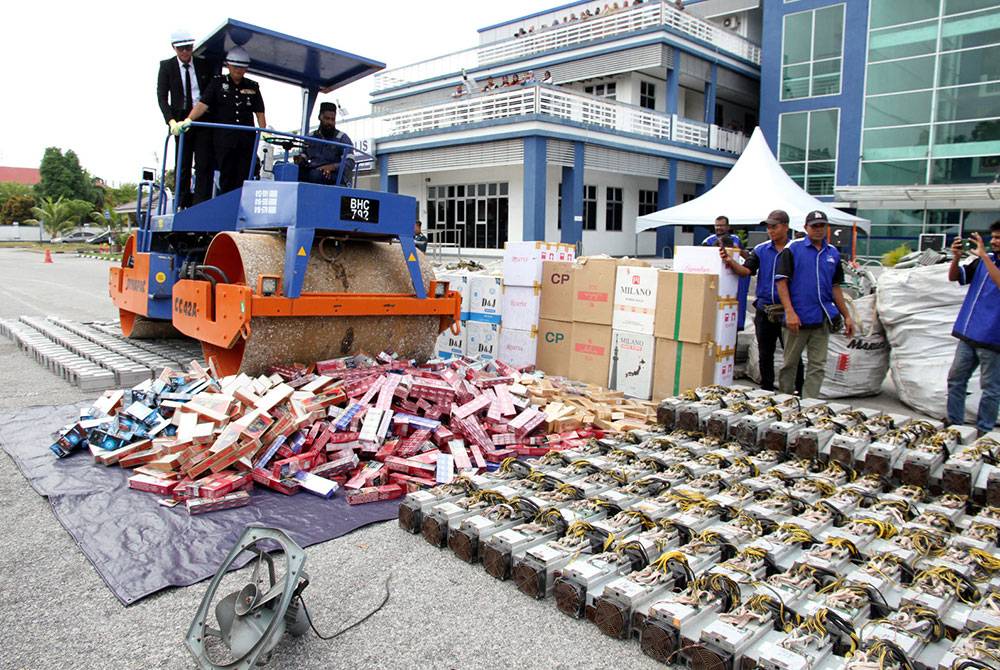 Kesemua barang kes membabitkan sebanyak 254 kertas siasatan kontraban, perjudian dan bitcoin dilupuskan dalam satu majlis di IPD Manjung.