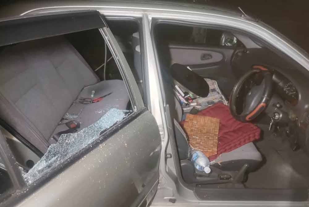 Seorang lelaki ditemui mati dalam sebuah kereta jenis Proton Wira di Bandar Damansara Perdana, Petaling Jaya, Selangor pada Isnin.