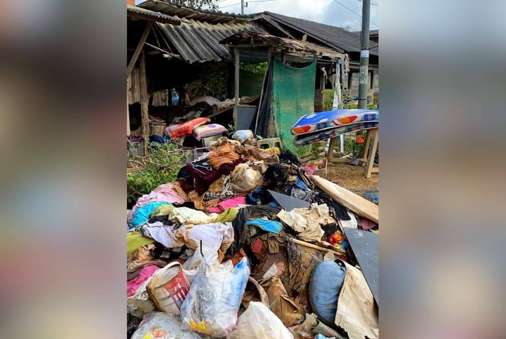 Walaupun sudah dua minggu berlalu, penduduk masih belum siap berkemas sepenuhnya.