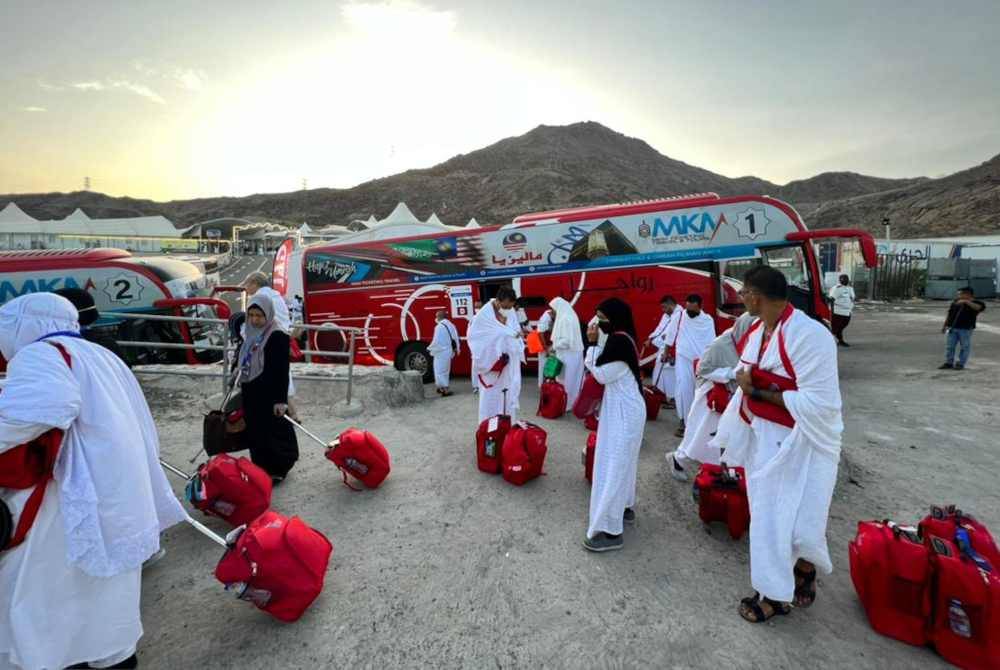 Jemaah haji kendalian MKM tiba untuk bermabit di Mina dalam menunaikan ibadah haji.
