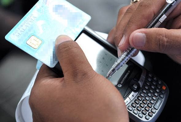 Polis mengeluarkan saman terhadap lelaki yang menghalang kenderaan Pasukan Bomba Sukarela di laluan kecemasan di Jalan Lunas-Padang Serai. Gambar fail Bernama
