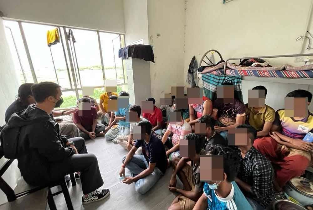 Sebahagian warga Bangladesh dipercayai menjadi mangsa pemerdagangan orang diselamatkan imigresen dalam satu operasi di Klang, Selangor pada Isnin.