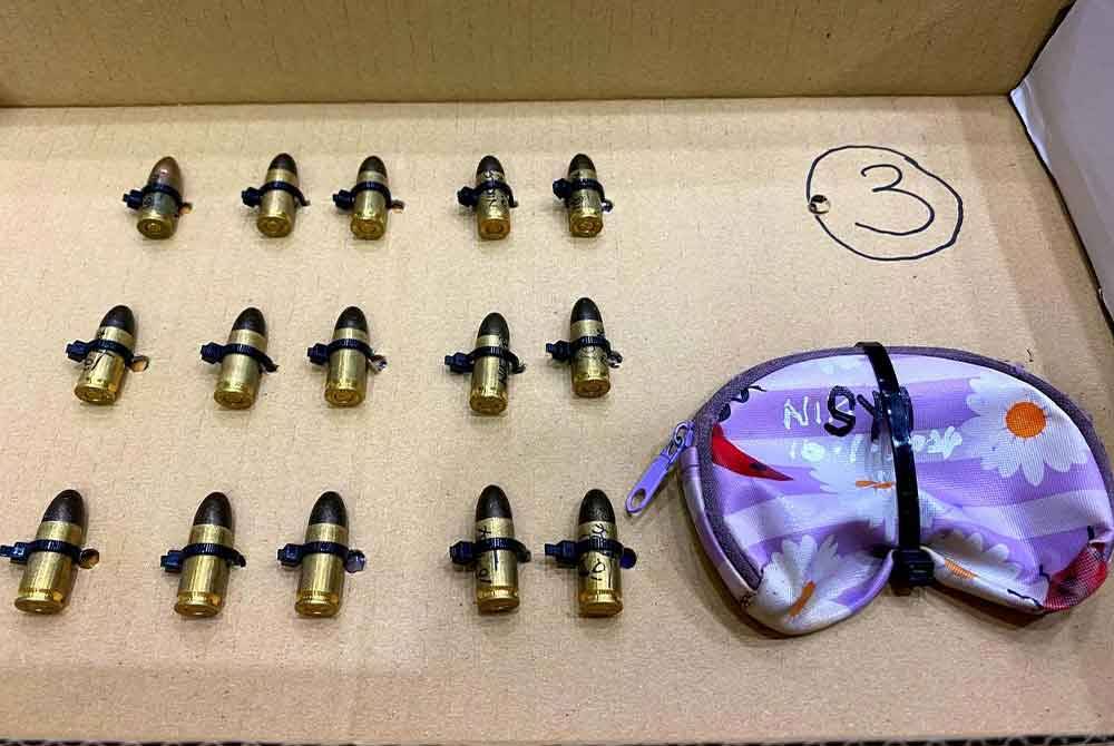 Sebahagian daripada peluru pistol yang dirampas.