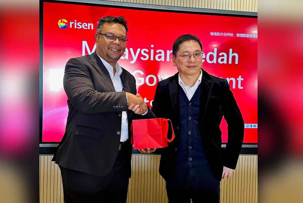 Haim Hilman (kiri) ketika mengetuai misi pelaburan dengan syarikat terkemuka di China. Foto Facebook Haim Hilman Abdullah