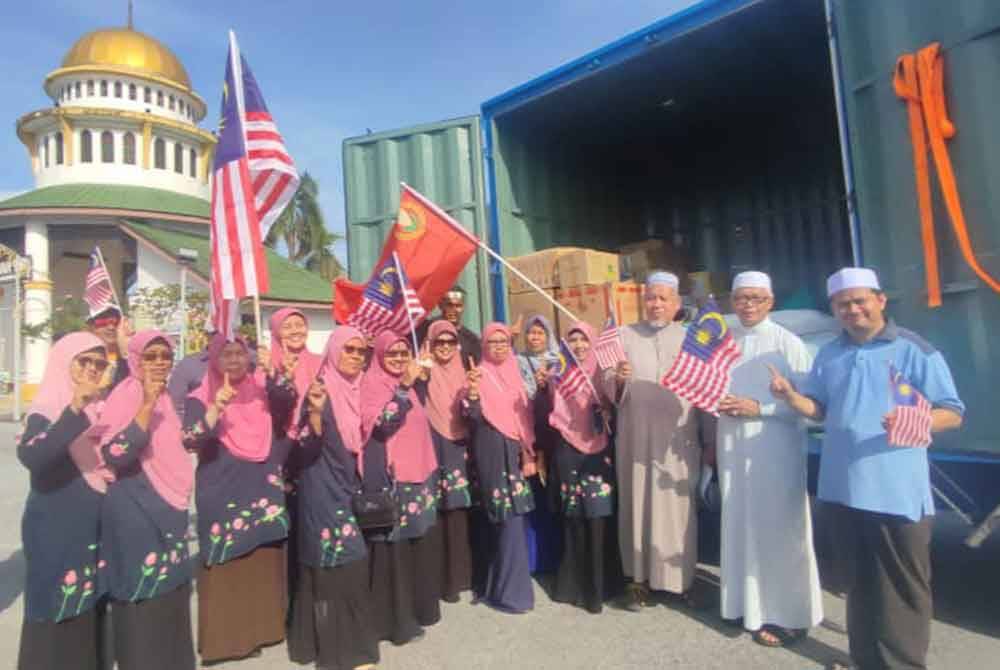 Sebahagian sukarelawan NGO dan masjid terlibat dalam menjayakan misi bantuan mangsa banjir.