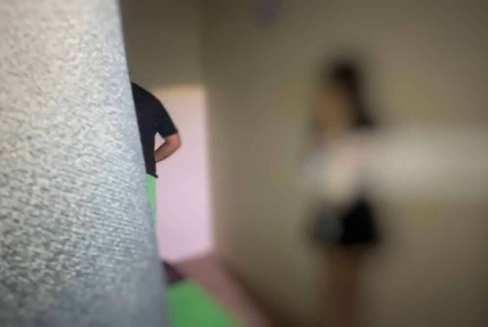 Salah seorang wanita warga asing yang ditahan dalam Op Gegar pada Khamis. (Foto Facebook JIM Pahang).