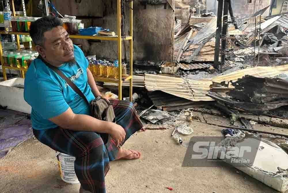 Zarizi buntu memikirkan bagaimana untuk memulakan semula perniagaan yang sudah diusahakan bermula 2018 itu.