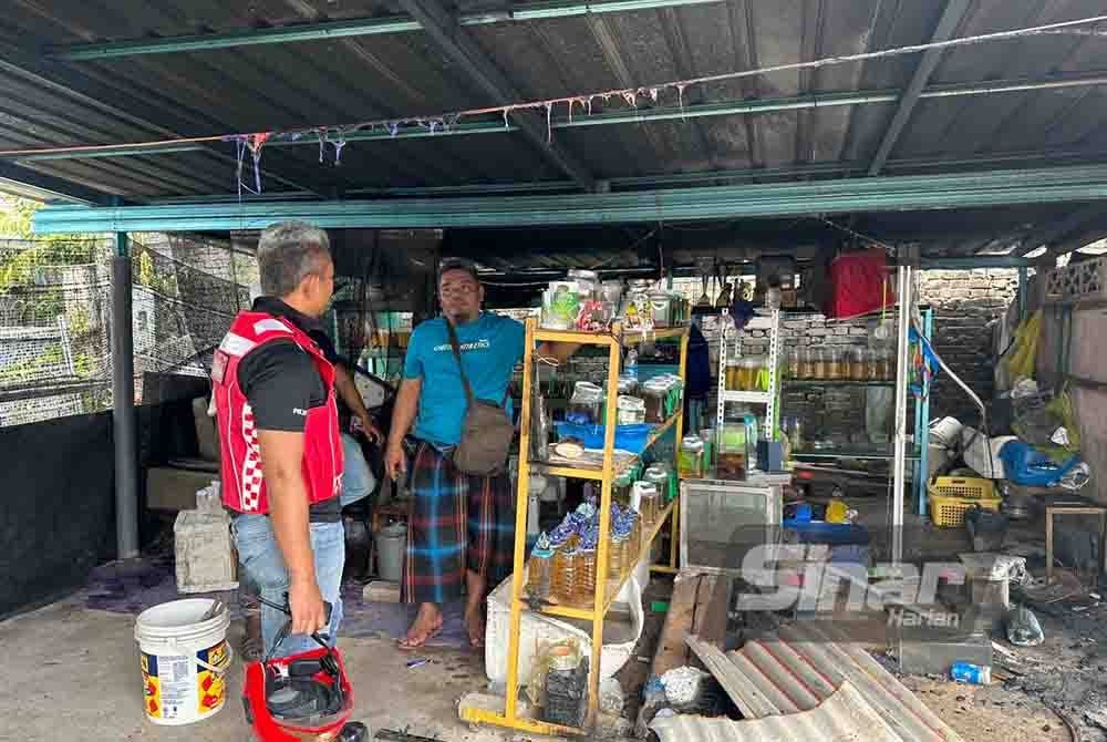 Sebahagian ikan yang dipamerkan di bahagian luar rumah turut mati akibat kepanasan.