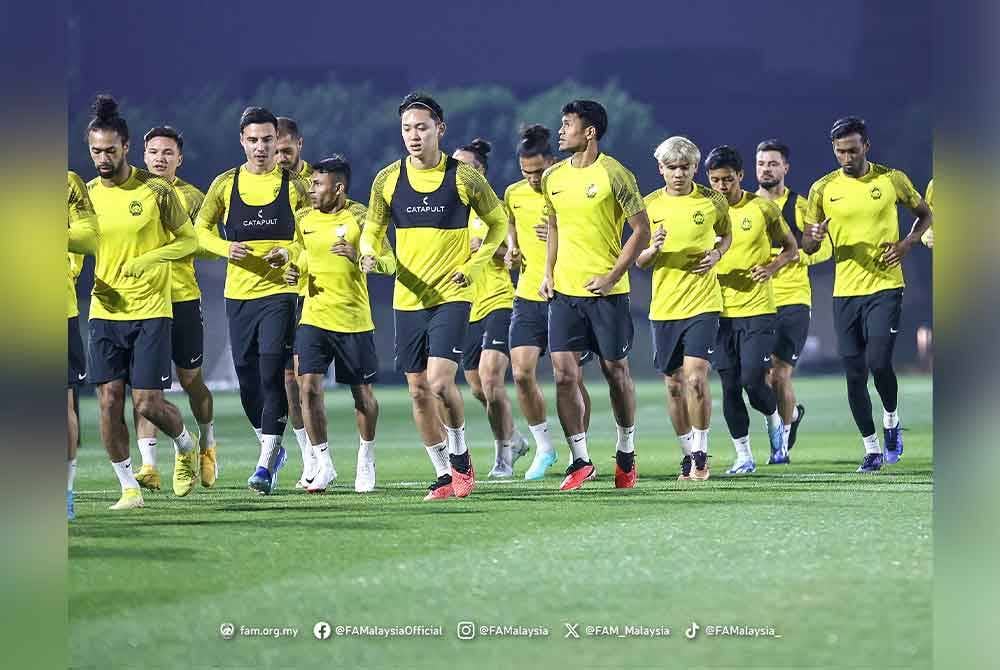 Cools bersama pemain Harimau Malaya menjalani latihan menjelang perlawanan menentang Jordan, awal pagi Selasa. Foto Facebook FAM