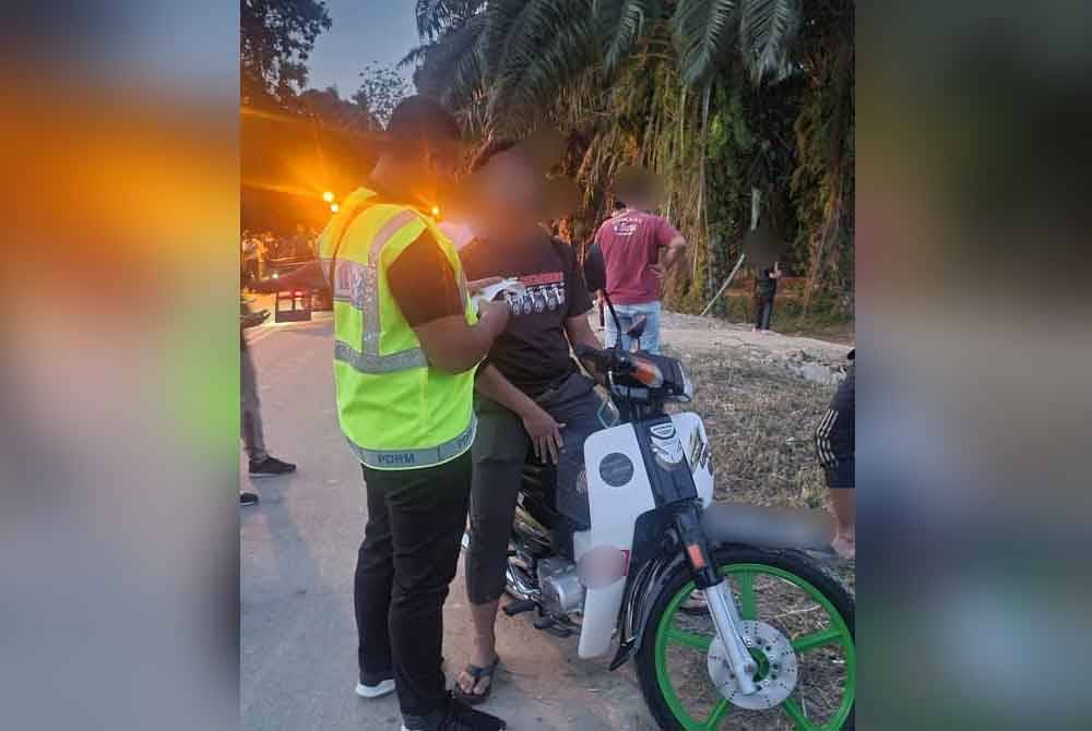 Pemeriksaan dilakukan ke atas motosikal dalam Op Motosikal di daerah Baling, Kedah.