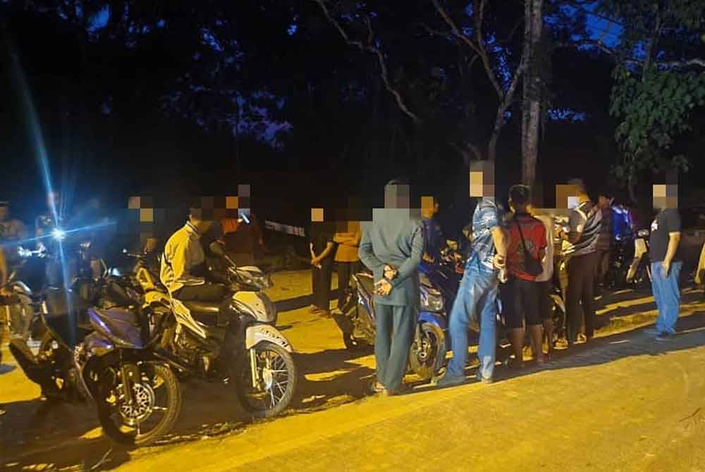 Sebanyak 261 jumlah saman telah dikeluarkan atas pelbagai kesalahan dan 40 buah motosikal telah disita.