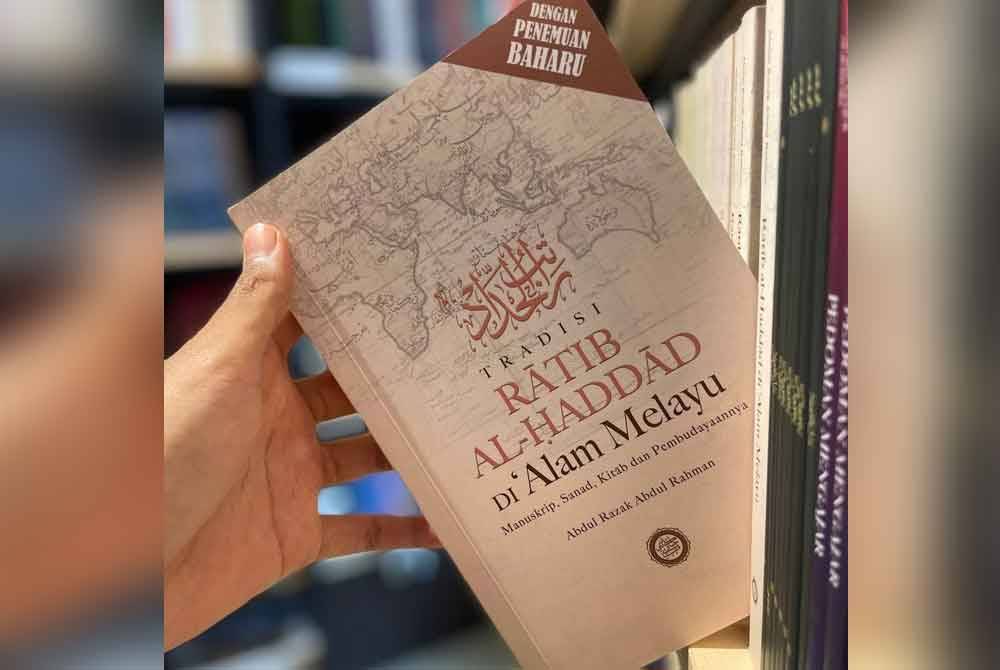 Ayuh dapatkan buku Tradisi Ratib Al-Haddad Di Alam Melayu oleh Abdul Razak Abdul Rahmanuntuk bacaan lanjut.