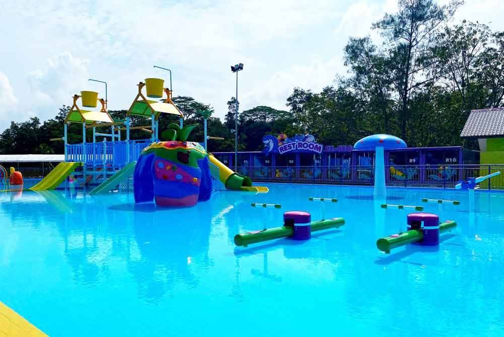 Tertelak berhampiran Zoo Mini Kuala Krai, taman itu menyajikan pelbagai permainan dan kemudahan untuk pelbagai peringkat umur beroperasi seawal jam 10 pagi hingga 6 petang.