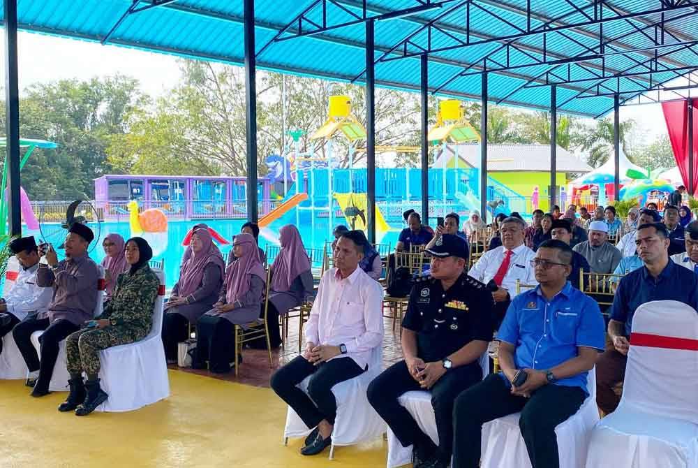 Tetamu yang hadir pada Majlis Perasmian Taman Tema Air, Krai Water Park di Kuala Krai pada Ahad.