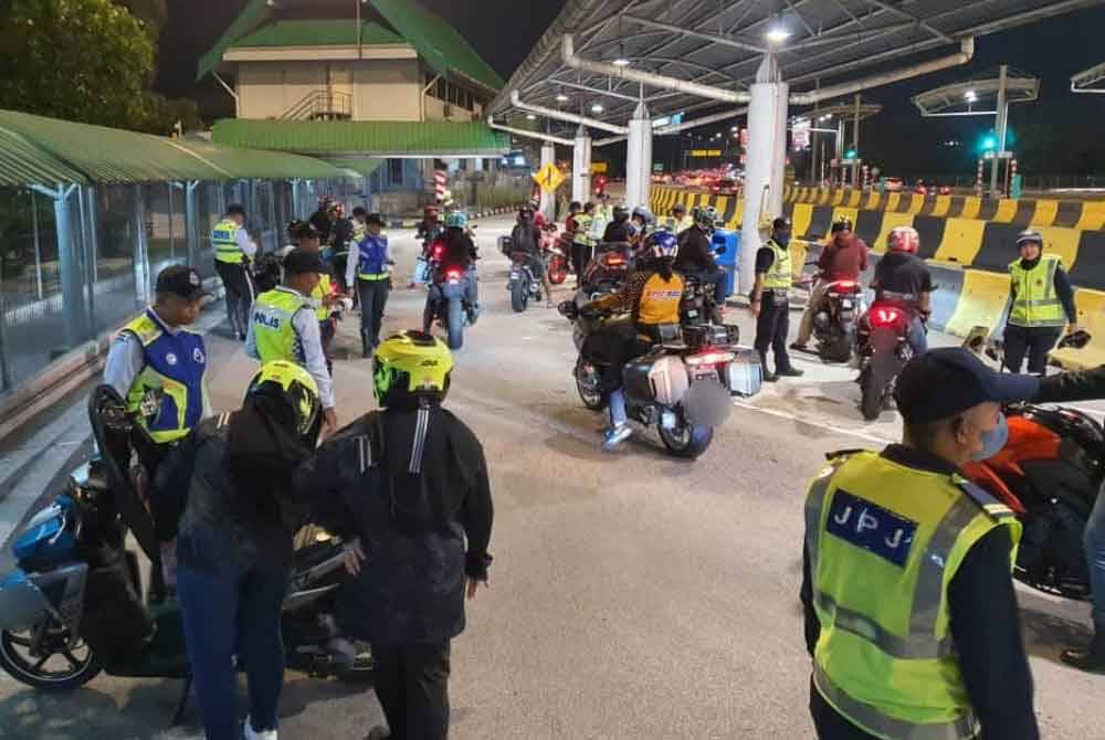 JPJ Pulau Pinang menjalankan pemeriksaan ke atas penunggang motosikal menerusi Ops Lejang Mega di empat lokasi bermula Sabtu hingga awal pagi Ahad. Foto JPJ Pulau Pinang