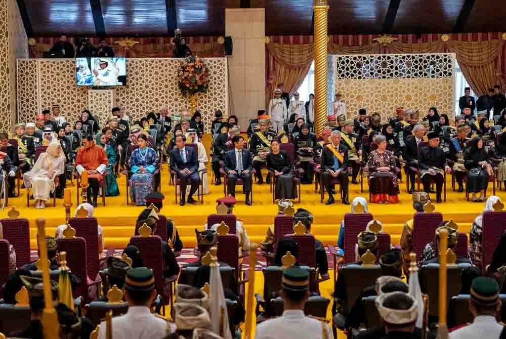 Antara pemimpin yang hadir ke Istiadat Persandingan Diraja anakanda Sultan Brunei di Istana Nurul Iman, Bandar Seri Begawan. Foto FB Anwar Ibrahim
