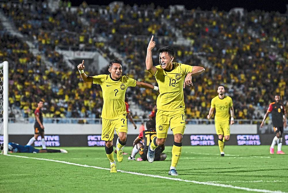 Arif Aiman (kanan) dan Faisal menjadi taruhan skuad negara untuk merobek gawang Jordan dalam aksi Kumpulan E Piala Asia Qatar 2023 di Doha pada Selasa. Foto Bernama