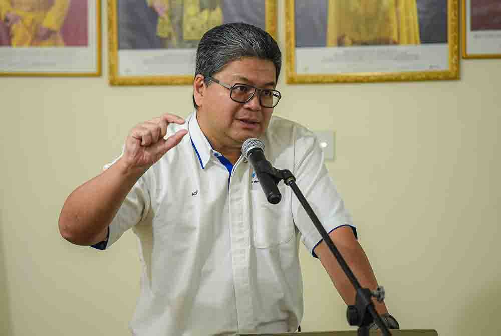 Azman Shah ketika menyampaikan ucapan sempena kunjungan hormat daripada delegasi Sinar Karangkraf pada Jumaat.