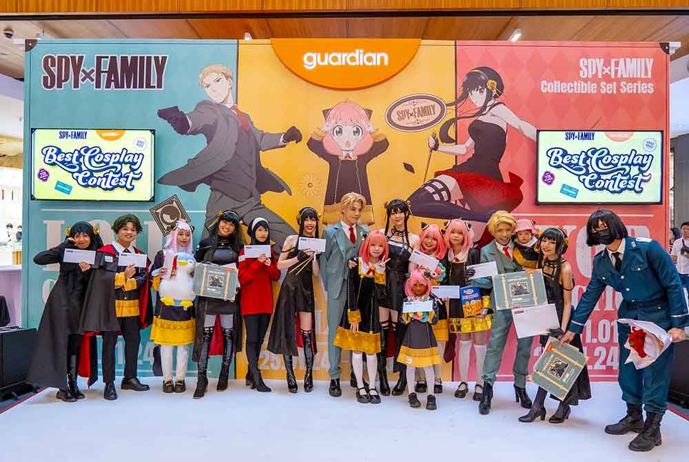 Peserta yang mengambil bahagian memakai kostum pada SPYxFAIMLY Best Cosplay Contest yang diadakan di Kuala Lumpur, baru- baru ini.