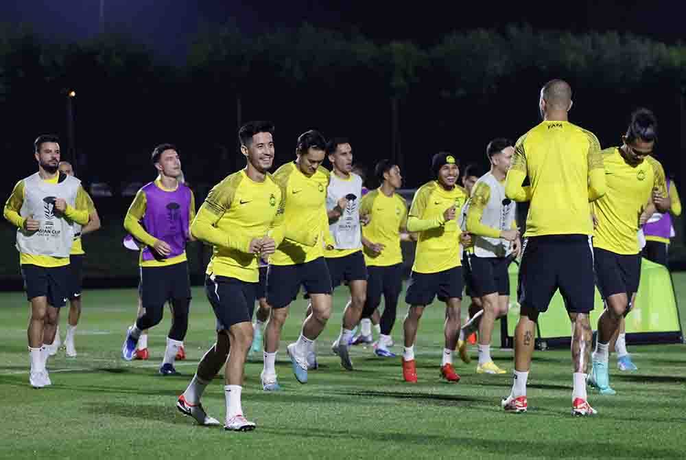 Skuad Harimau Malaya giat menjalani latihan dalam menghadapi Piala Asia 2023 di Universiti Qatar. Foto Bernama
