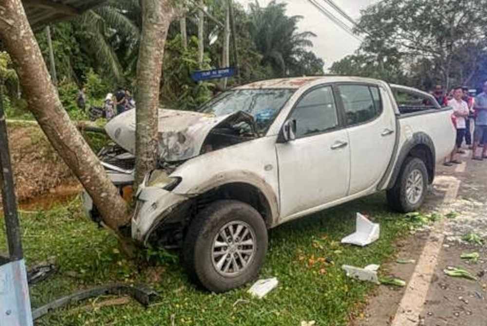 Kenderaan pacuan empat roda dipandu seorang warga emas wanita dari arah Sungai Rambai hilang kawalan dan masuk ke laluan bertentangan sehingga terlanggar motosikal mangsa.