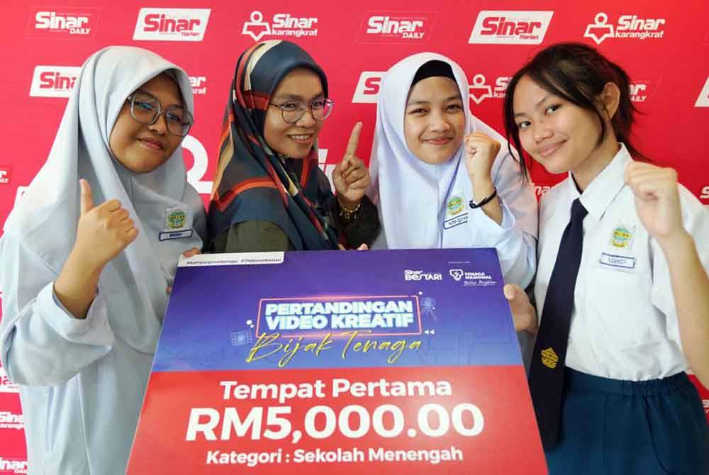 Pelajar Sekolah Menengah (SM) Sung Siew (CF) Sandakan, Sabah menjuarai kategori sekolah menengah dan membawa pulang wang tunai RM5,000.