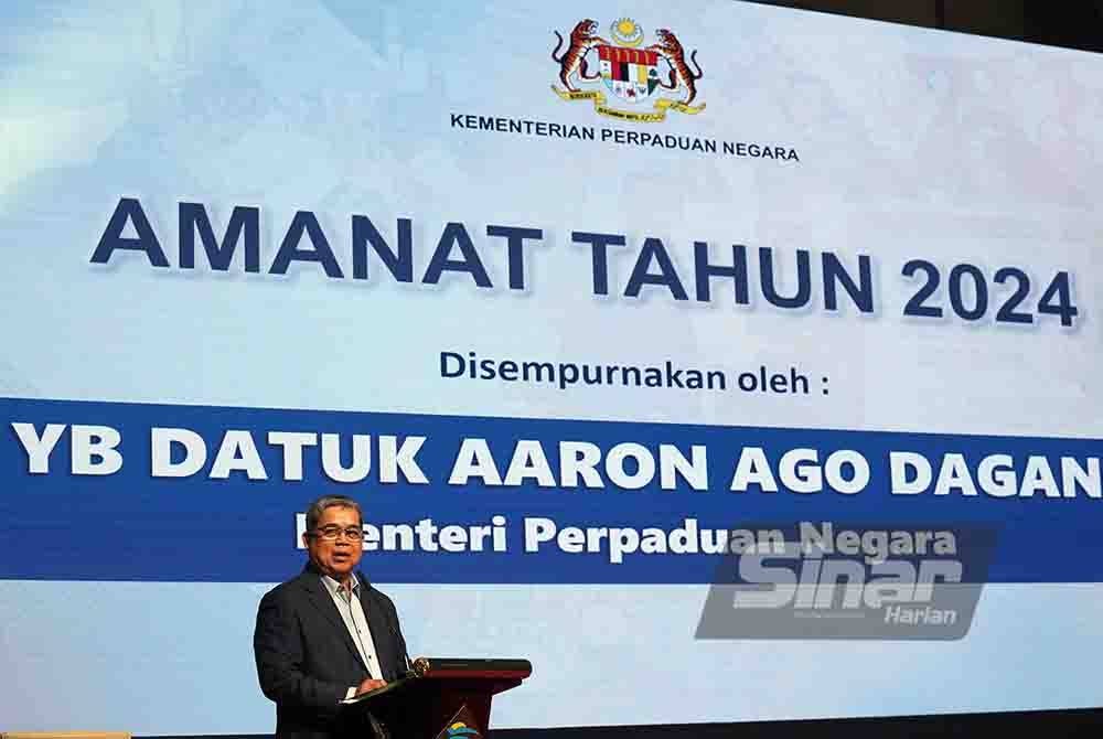 Aaron ketika berucap pada Majlis Amanat Tahun 2024 Menteri Perpaduan di PICC pada Selasa. Foto SINAR HARIAN/ROSLI TALIB