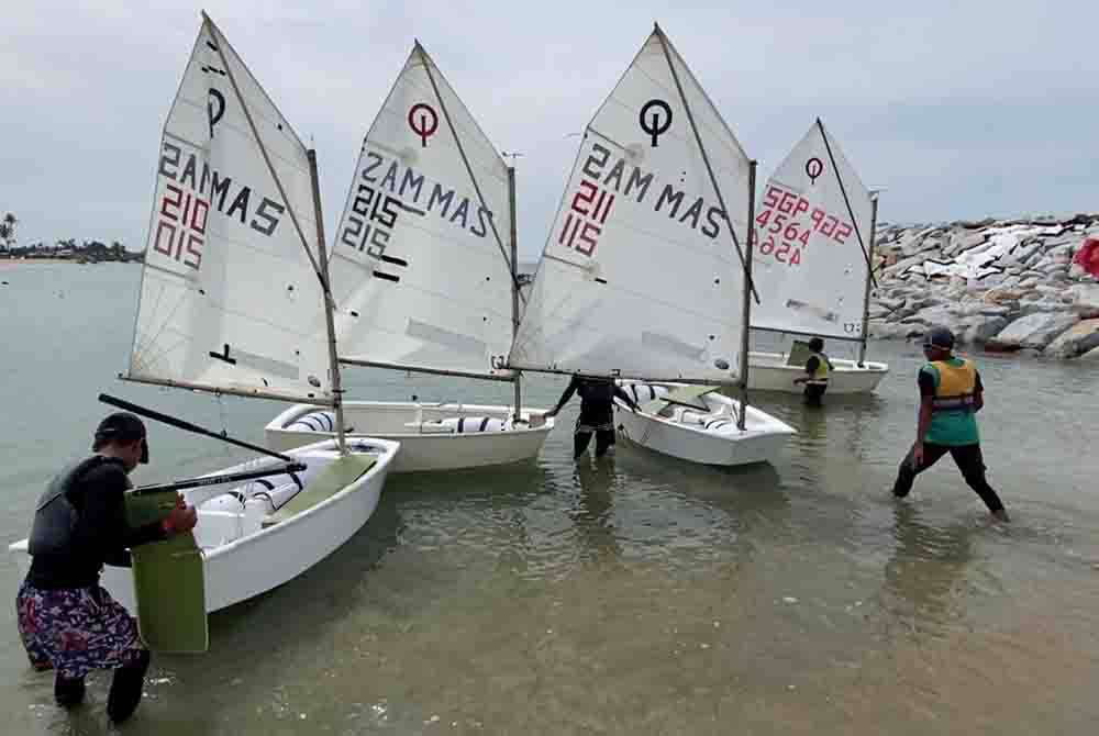 Pusat Pelayaran Negeri Terengganu terletak di Duyong Marina Resort merupakan pusat operasi bagi skuad pelayaran Terengganu khususnya bagi persiapan pasukan ke pentas temasya Sukma..