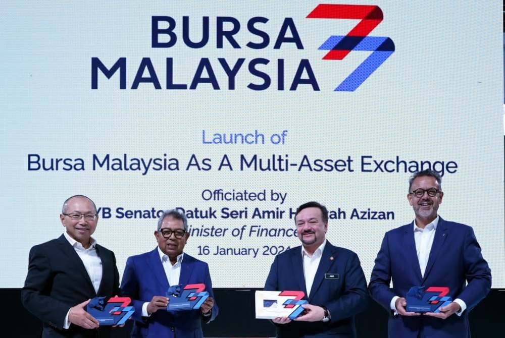 Menteri Kewangan II, Datuk Seri Amir Hamzah Azizan (dua dari kanan) melancarkan Bursa Malaysia sebagai bursa aset pelbagai dan logo baharu Bursa Malaysia, pada Selasa.
