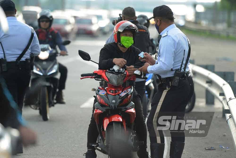 Kegagalan mematuhi penggunaan lorong motosikal yang disediakan boleh menyebabkan penunggang dikenakan saman.