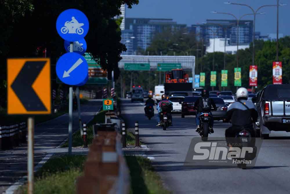 Segelintir penunggang merisikokan diri menggunakan laluan utama dengan pelbagai alasan.