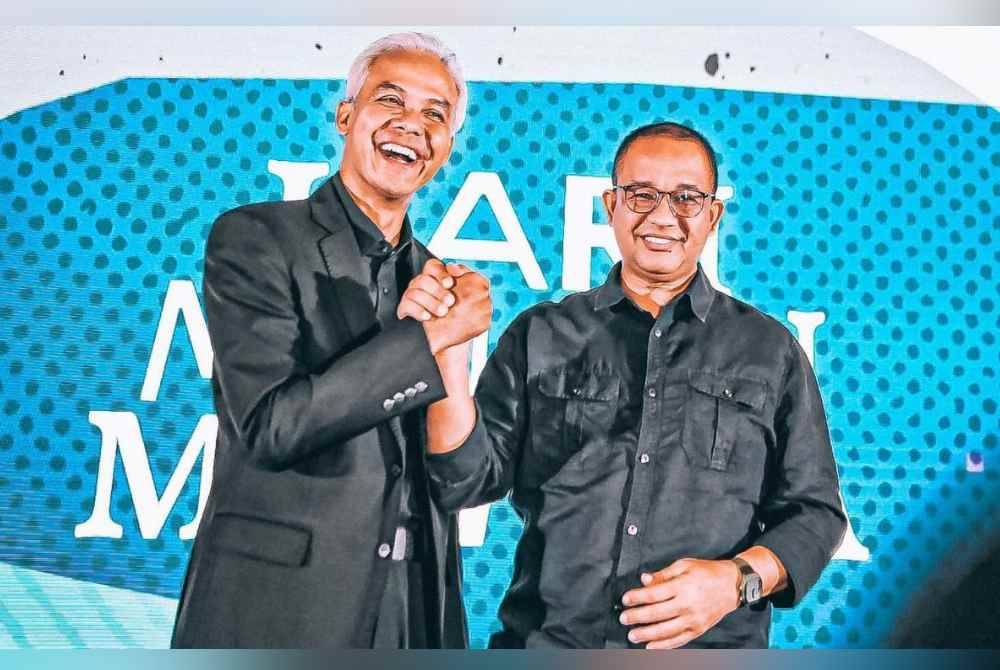 Ganjar (kiri) dan Anies dikatakan mempunyai hubungan yang baik setelah kedua-duanya 'mengasak' Prabowo Subianto ketika sesi debat ketiga pada 7 Januari lalu.