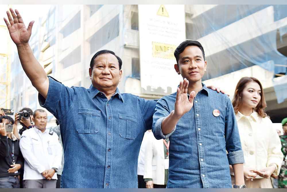 
Prabowo (kiri) dan Gibran masih berada di tangga teratas dengan meraih lebih 50 peratus buat pertama kali menerusi keputusan kaji selidik terkini.