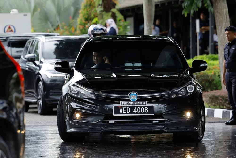 Kenderaan yang membawa Anwar. Foto Bernama