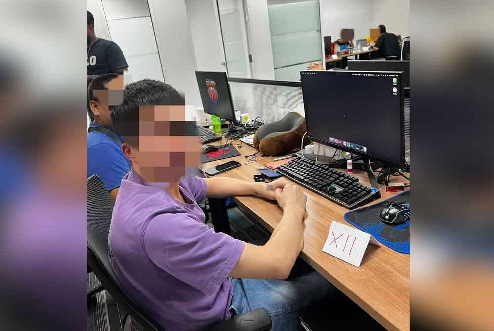 Antara warga China yang diberkas JIM Kuala Lumpur menerusi operasi di ibu negara pada Selasa.