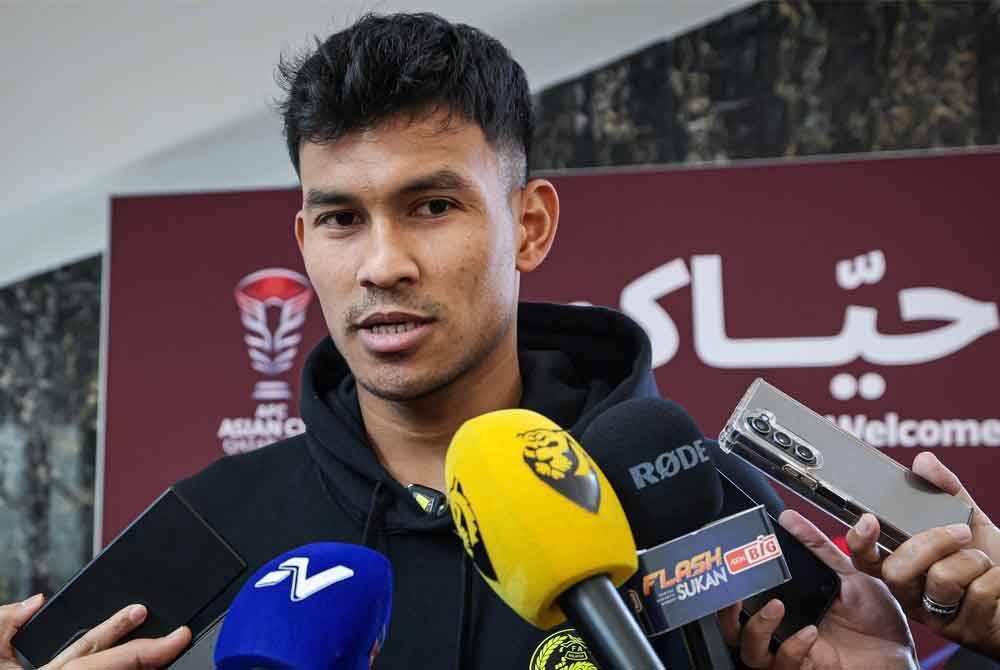 Shahrul menjawab pertanyaan pemberita ketika ditemui wakil-wakil media Malaysia sempena Piala Asia 2023. Foto Bernama