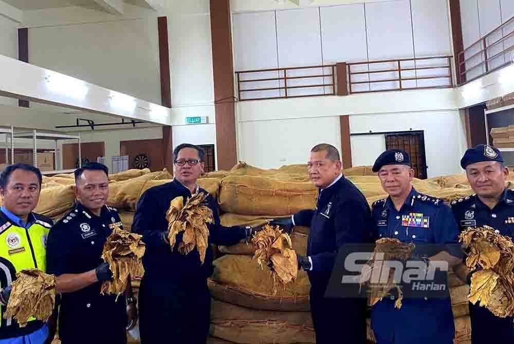 Operasi turut melibatkan kerjasama LKTN dengan Jabatan Kastam Diraja Malaysia Pasukan Gerak Am dan polis.