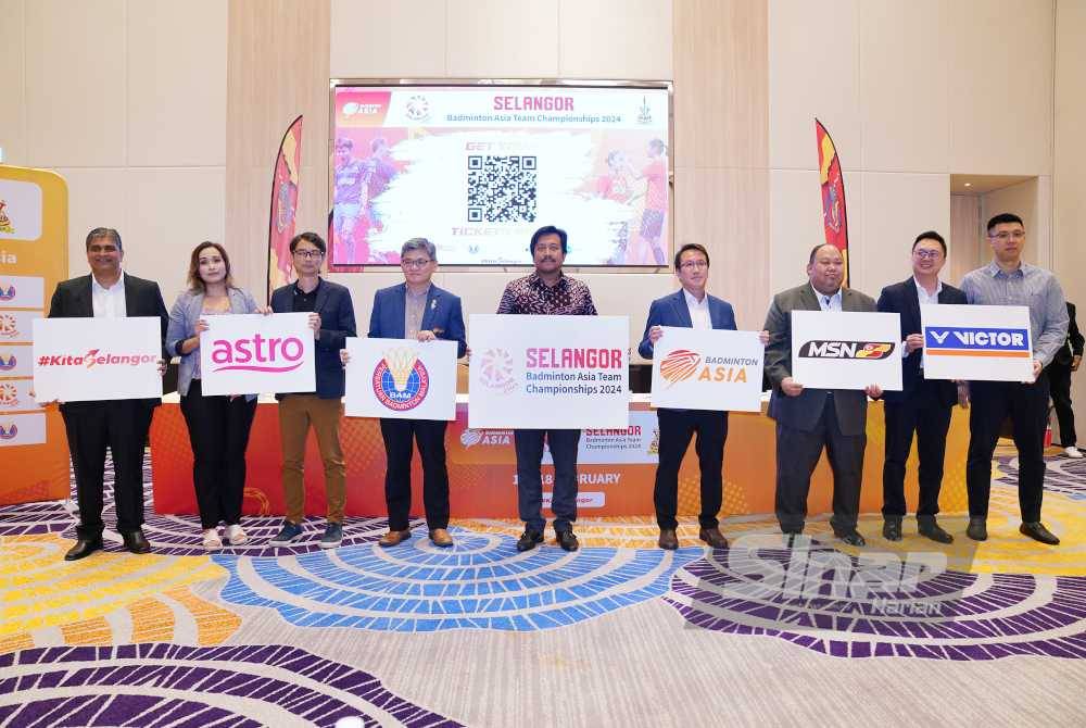 Setiausaha Agung Badminton Asia yang juga Setiausaha Agung Persatuan Badminton Malaysia, Datuk Kenny Goh (empat, kiri) selepas sidang akhbar Kejohanan Berpasukan Badminton Asia Selangor 2024 di sebuah hotel di Setia Alam pada Khamis. Foto Sinar Harian-MOHD HALIM ABDUL WAHID