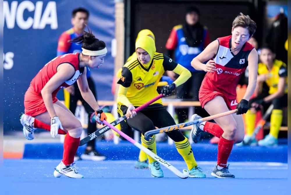 Antara aksi menarik perlawanan Malaysia menentang Korea Selatan di Valencia pada Khamis. Foto MHC