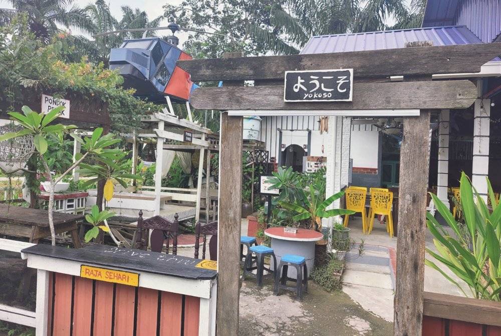 Dekorasi unik menjadi tarikan kepada pengunjung yang singgah di warung Rahman dekat Kampung Bukit Hijau, Kuala Selangor.