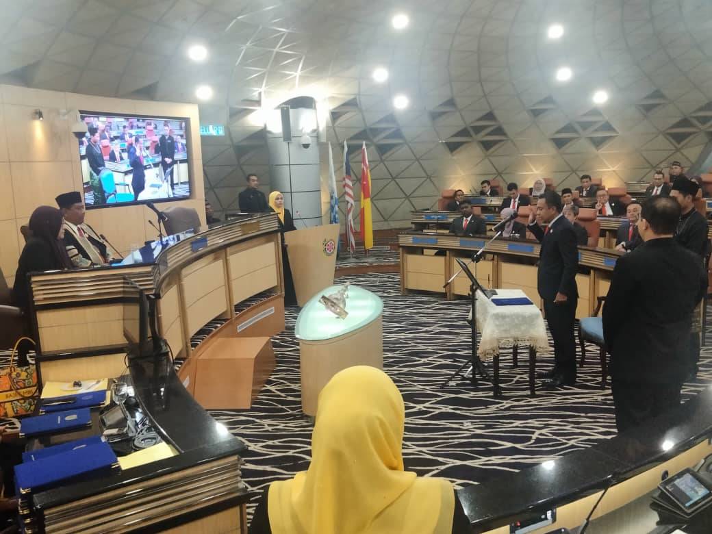 Seramai 22 Ahli Majlis MBSA turut mengangkat sumpah pada majlis angkat sumpah dan menandatangani surat akujanji bagi penggal 2024-2025.