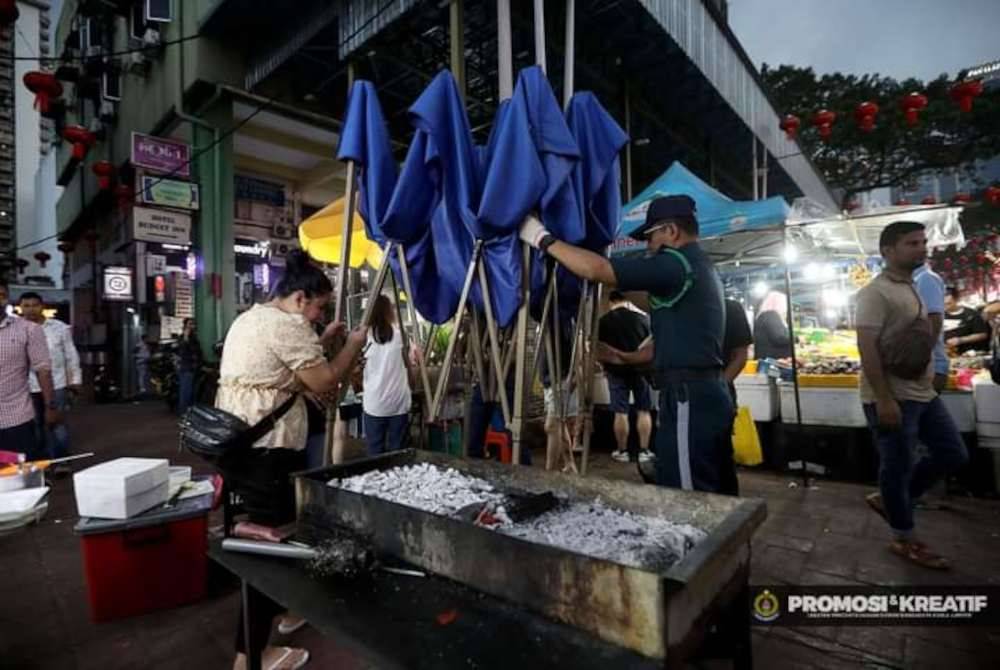 Antara kesalahan dilakukan termasuk menjalankan perniagaan tanpa lesen, salah guna lesen, halangan tred perniagaan di tempat awam dan penjaja warga asing.