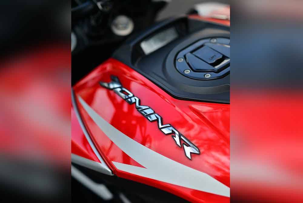 Tangki 13 liter menjanjikan jarak perjalanan lebih jauh.