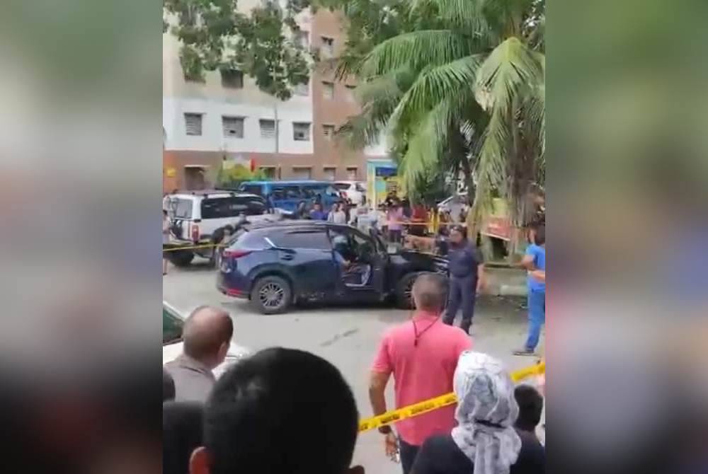 Tangkap layar daripada sebuah video tular menyaksikan suspek ditemui berlumuran darah selepas bertindak menikam isterinya di Kota Bayu Emas, Klang, Selangor pada Jumaat.