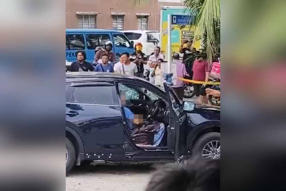 Tangkap layar daripada sebuah video tular menyaksikan suspek ditemui berlumuran darah selepas bertindak menikam isterinya di Kota Bayu Emas, Klang, Selangor pada Jumaat.