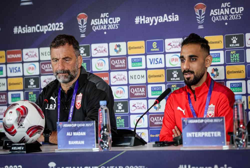 Ketua jurulatih Bahrain, Juan Antonio Pizzi (kiri) dan pemain Bahrain Ali Madan pada sidang media Pra-Perlawanan bagi Kumpulan E, Malaysia menentang Bahrain sempena Piala Asia 2023 di Pusat Media Utama pada Jumaat. Foto Bernama