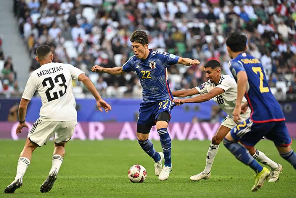 Aksi pemain Jepun dan Iraq ketika perlawanan Kumpulan D Piala Asia pada Jumaat. FOTO: AFP