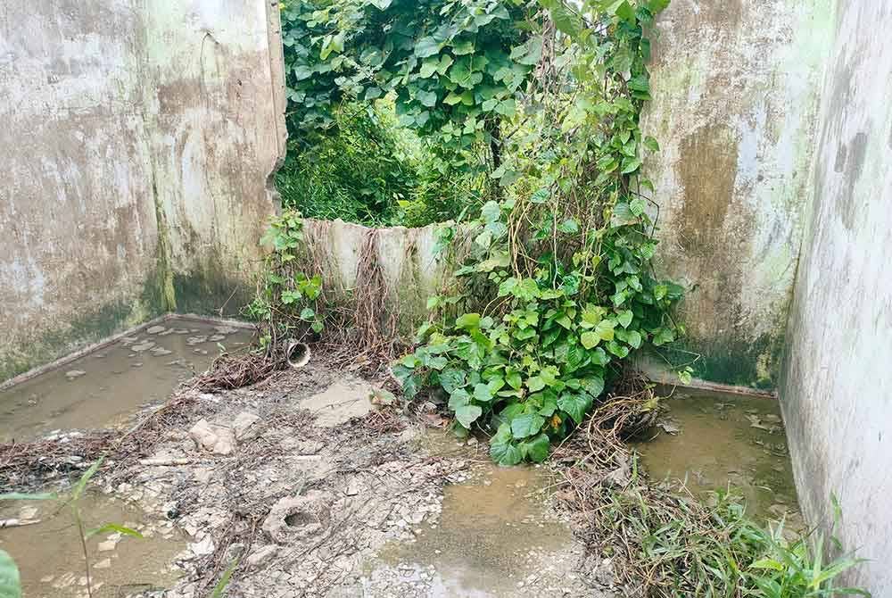 Lokasi penemuan rangka di dalam sebuah rumah terbiar di Lorong Imam Jailani Tongkang Pecah.