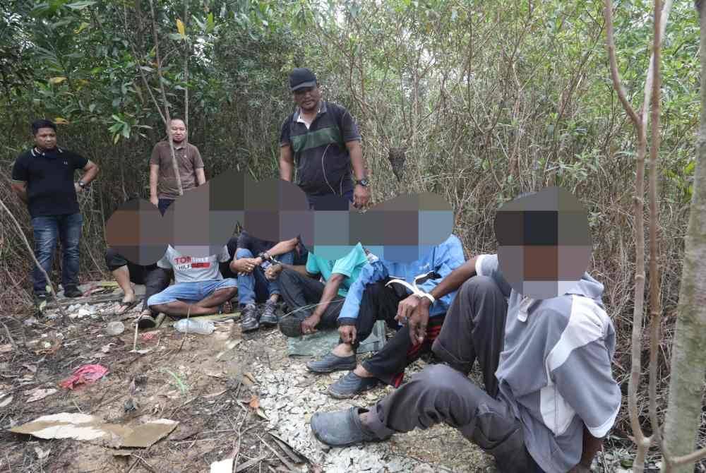 
Antara individu yang diberkas dalam operasi dan serbuan dijalankan pada Sabtu.