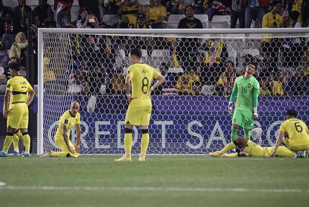 Reaksi kekecewaan para pemain Malaysia, selepas tewas kepada Bahrain di Stadium Jassim Bin Hamad pada Sabtu. Foto Bernama